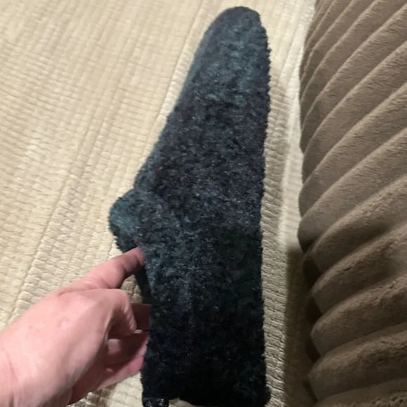 Skims Cozy green and black plaid house shoes. Size 40 US 9/10 - Picture 3 of 4